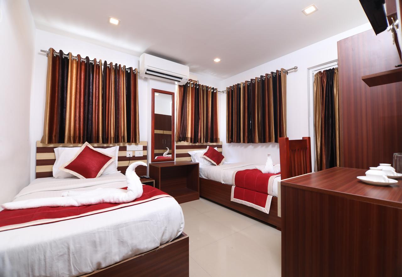 Oyo 18604 Puthens Capitol Inn Kochi Dış mekan fotoğraf