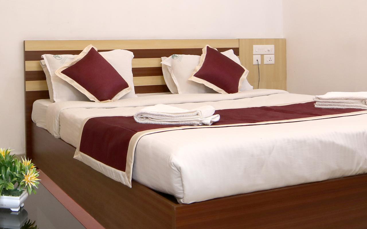 Oyo 18604 Puthens Capitol Inn Kochi Dış mekan fotoğraf