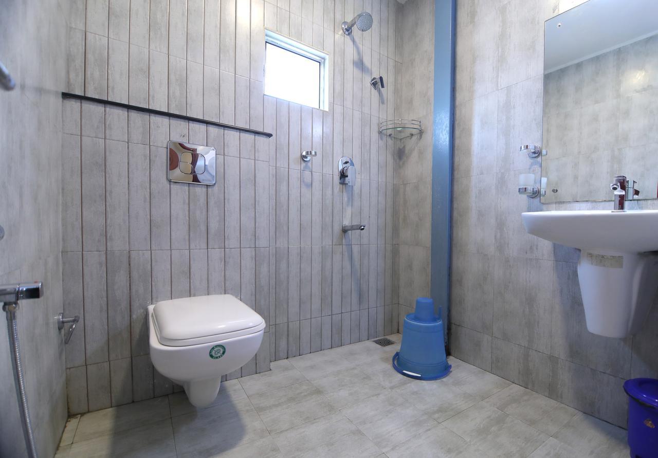 Oyo 18604 Puthens Capitol Inn Kochi Dış mekan fotoğraf