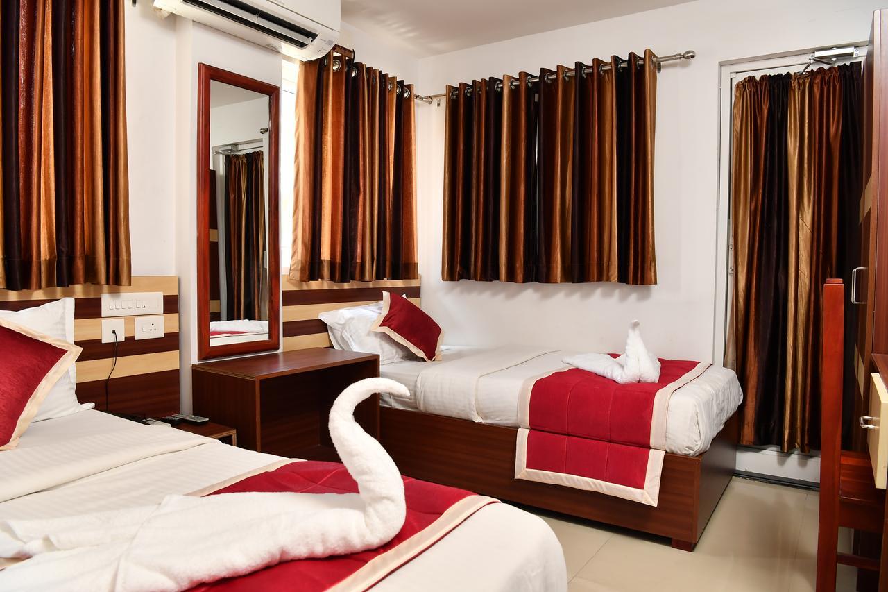 Oyo 18604 Puthens Capitol Inn Kochi Dış mekan fotoğraf