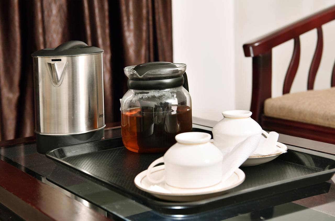 Oyo 18604 Puthens Capitol Inn Kochi Dış mekan fotoğraf