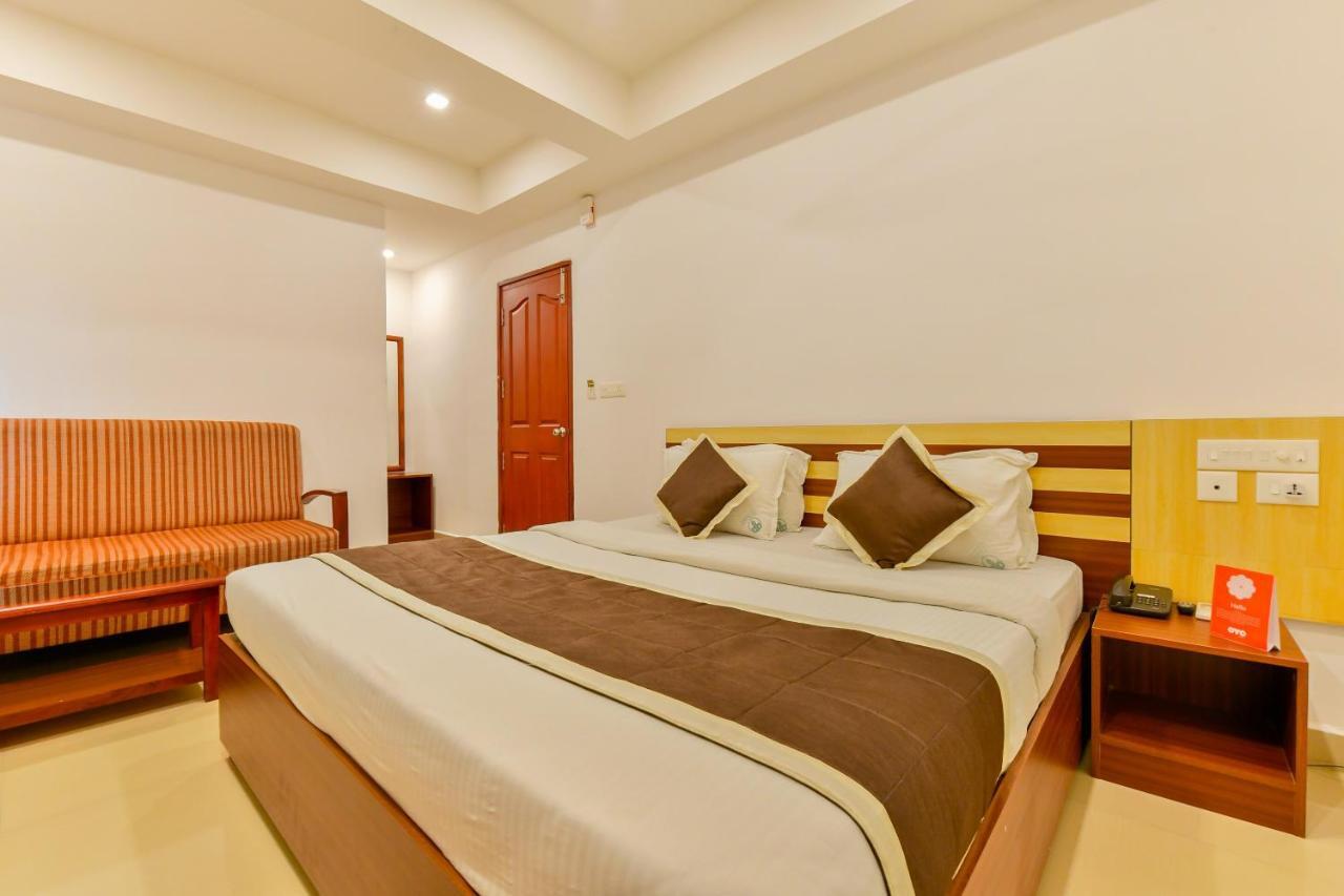 Oyo 18604 Puthens Capitol Inn Kochi Dış mekan fotoğraf